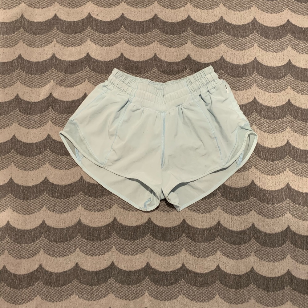 LULULEMON HOTTIE HOT SHORTS II *2.5” SIZE 2